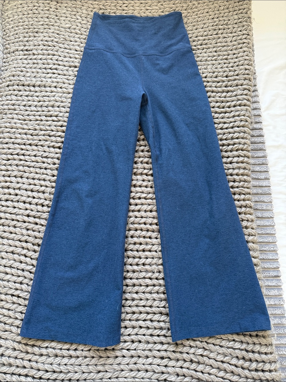 Beyond Yoga. Flared Leggings in Dark Blue